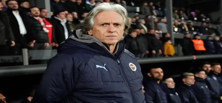 Jorge Jesus'tan 2 futbolcuya; 