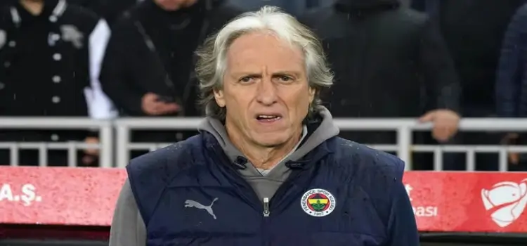 Jorge Jesus'tan flaş karar! Maça saatler kala yıldız futbolcuyu ilk 11'e aldı