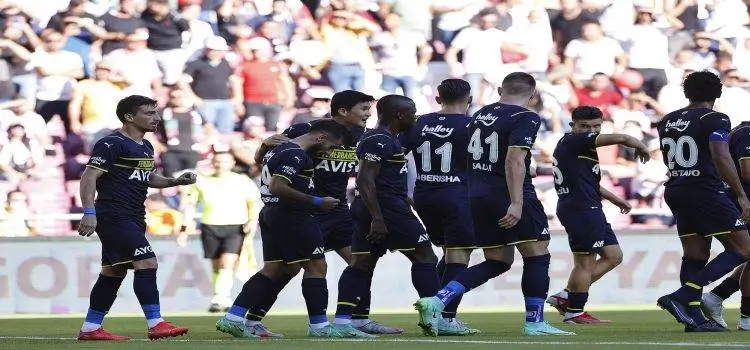 Fenerbahçe'nin Kayserispor maçı ilk 11'i belli olduu!