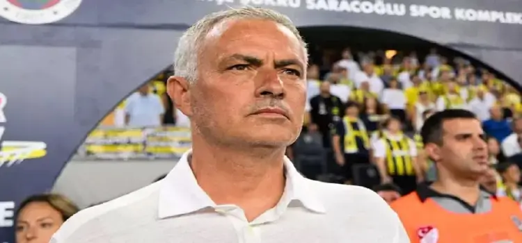 Mourinho bir futbolcunun daha biletini kesti! 
