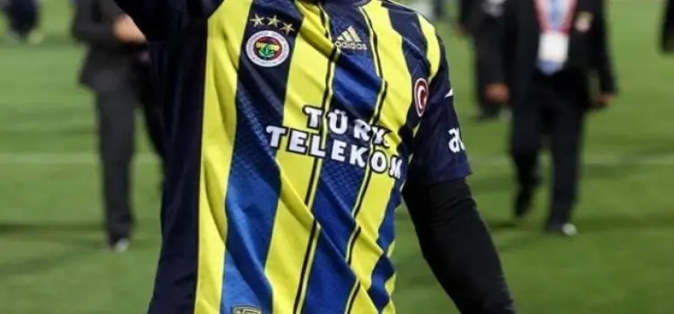 Fenerbahçe'nin eski futbolcusu takıma geri dönüyor!