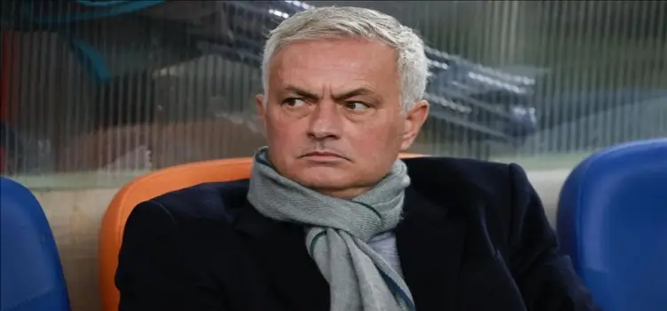 Jose Mourinho maça saatler kala kararını değiştirdi!